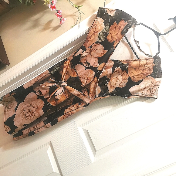 Form Fitting Dress - Picture 3 of 5